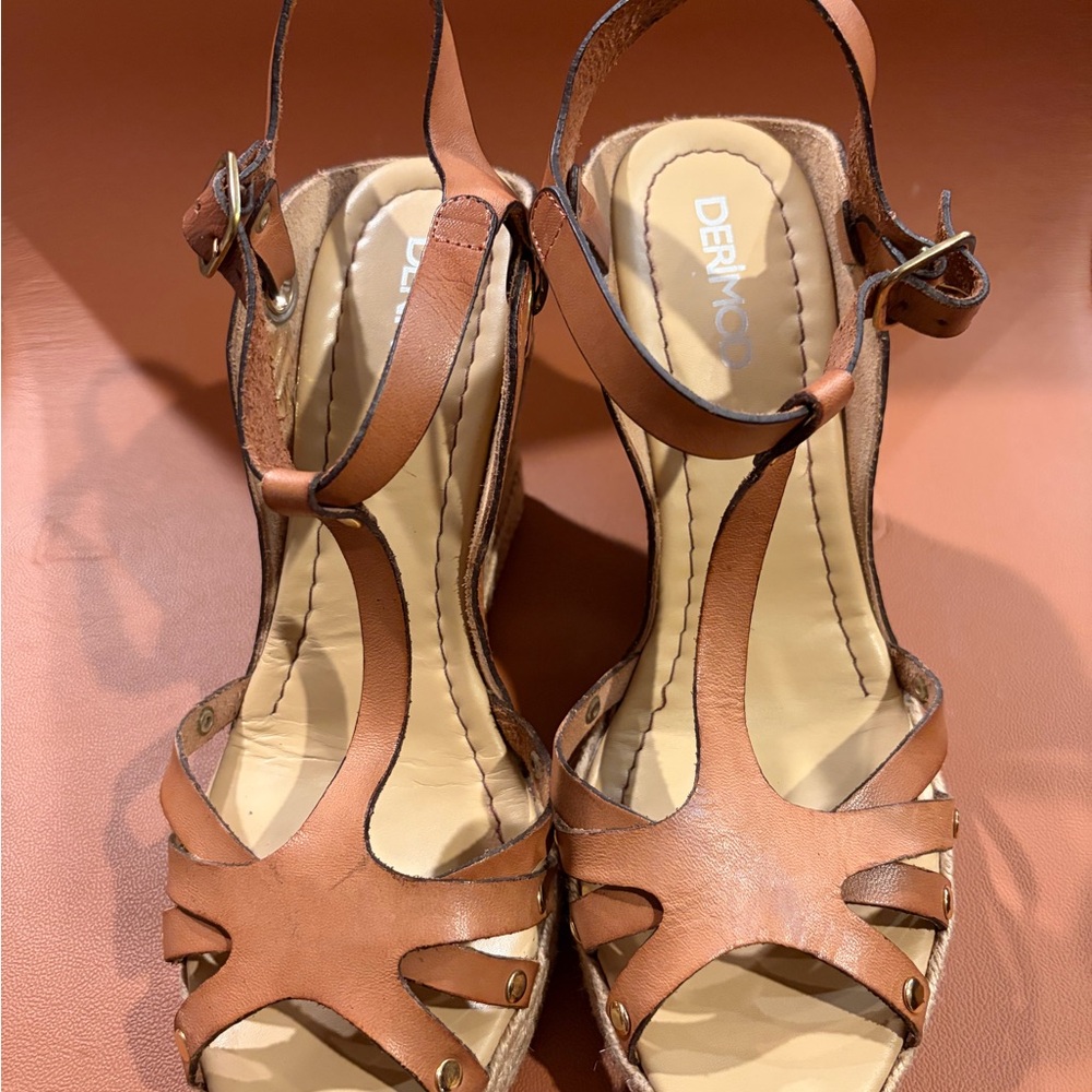Tan Leather Sandals with Buckle Strap